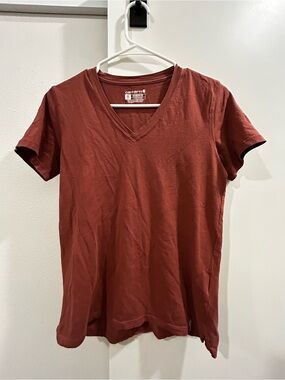 Carhartt Women's V-Neck Tee in Rust